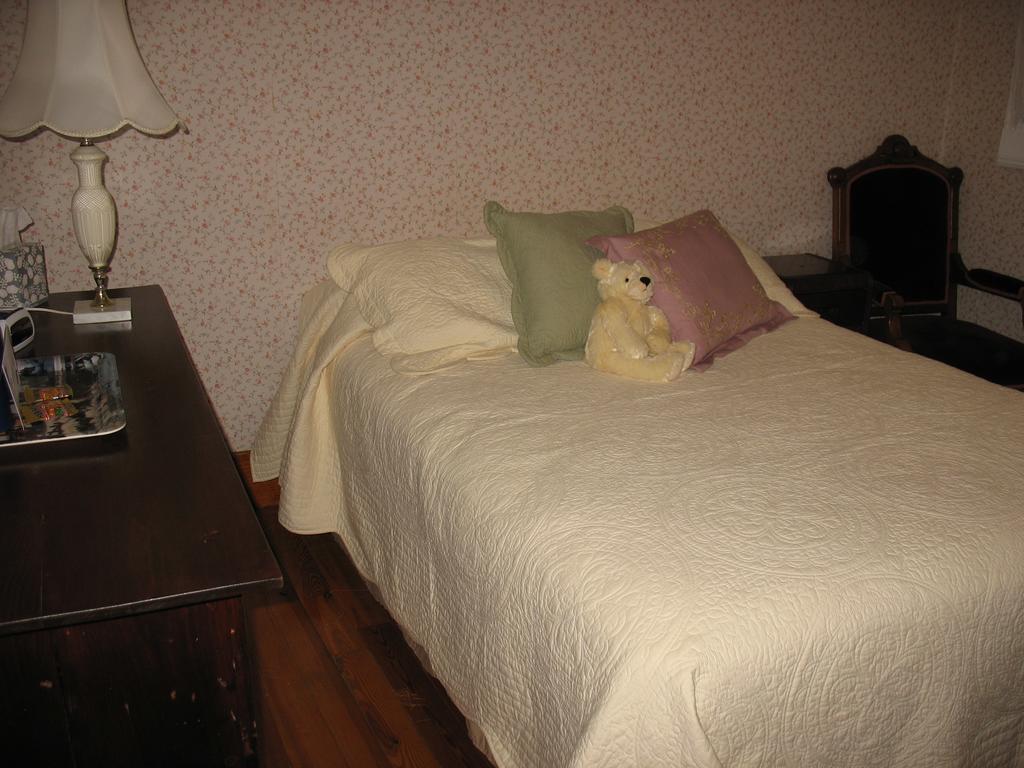 Hugging Bear Inn Bellows Falls ภายนอก รูปภาพ