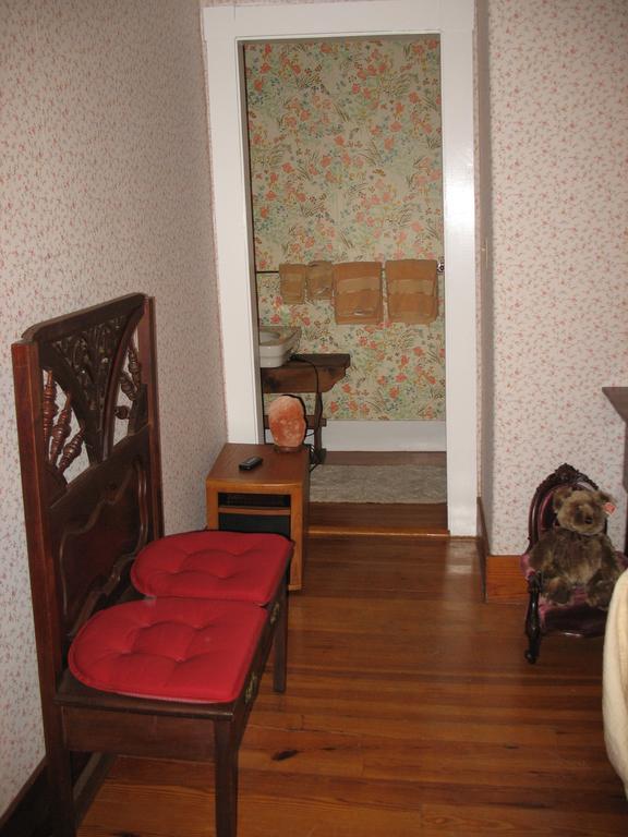 Hugging Bear Inn Bellows Falls ภายนอก รูปภาพ