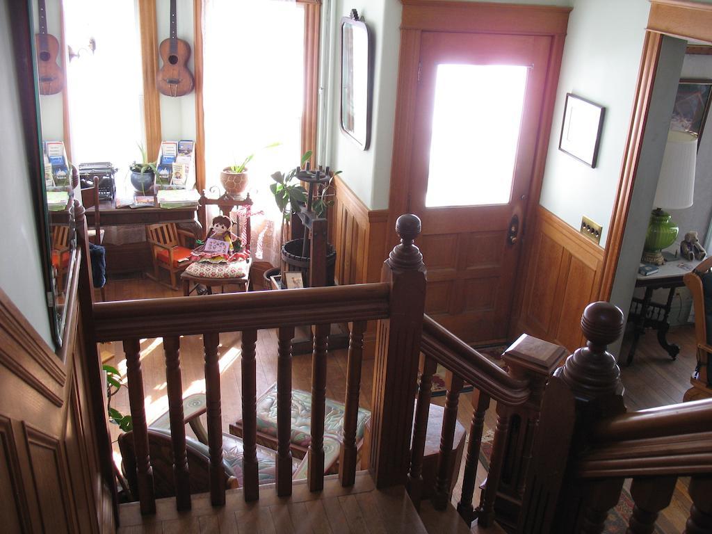 Hugging Bear Inn Bellows Falls ภายนอก รูปภาพ