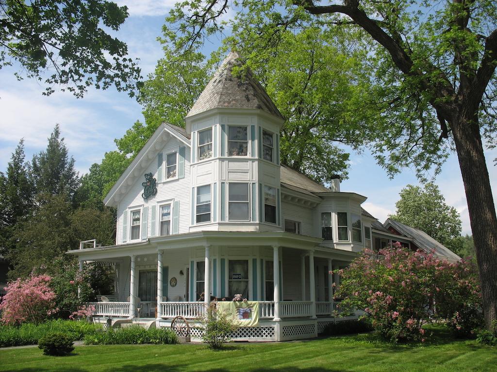 Hugging Bear Inn Bellows Falls ภายนอก รูปภาพ