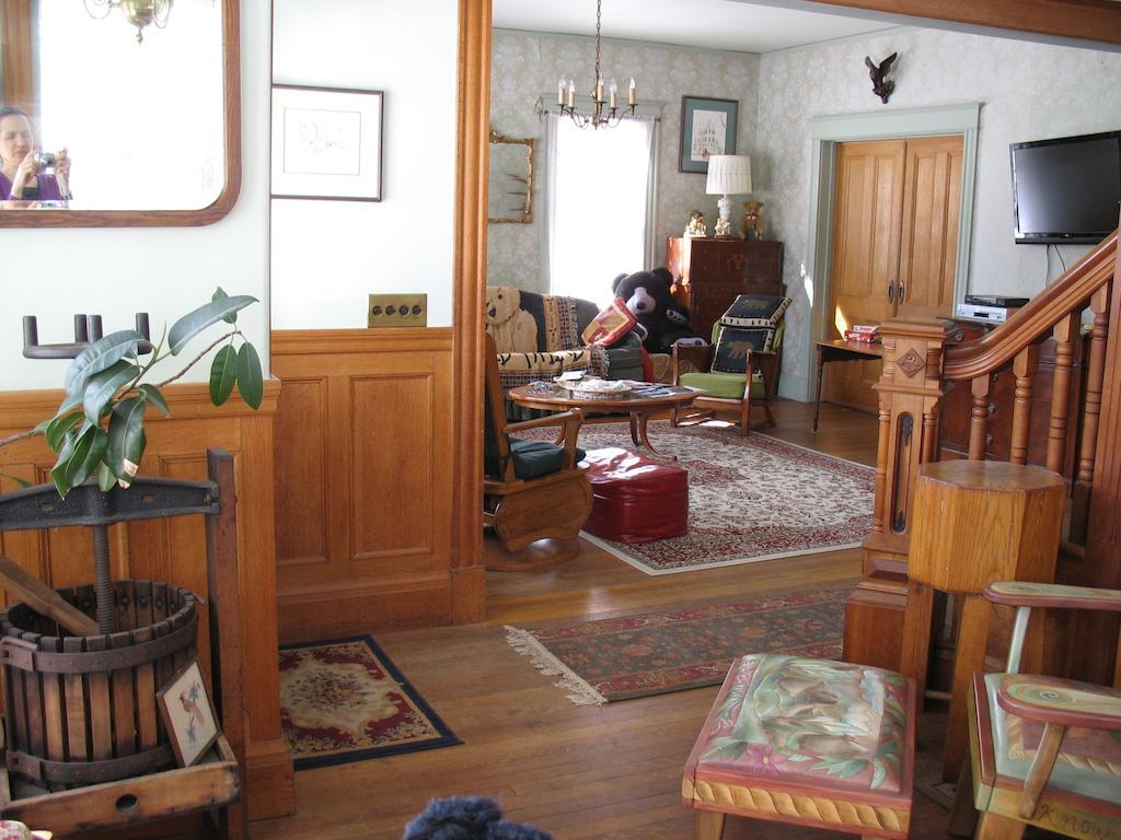 Hugging Bear Inn Bellows Falls ภายนอก รูปภาพ